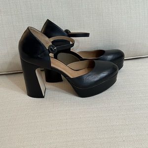Bernardo Valencia Mary Jane Platform Pump‎ NWOB $268
